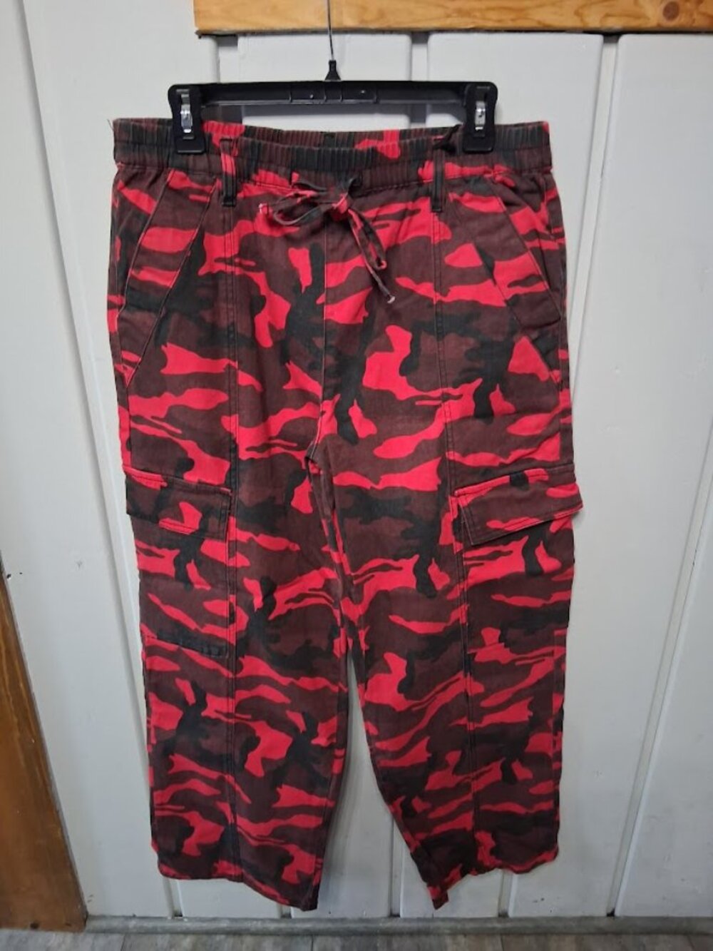 Almost Famous Juniors Hi-Rise Cargo Skater Pants Red Camo NWT Sz XL